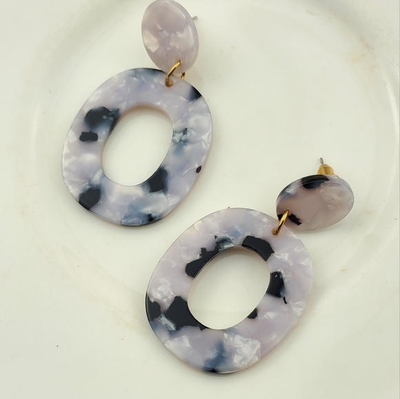 💫 5/$25 Acrylic Boho Earrings - Picture 3 of 5